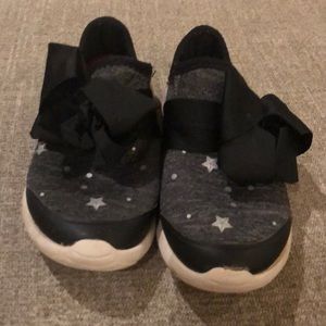 Jojo shoes in black and pink.